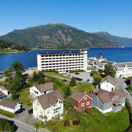 Villa Holmen Balestrand Exterior photo