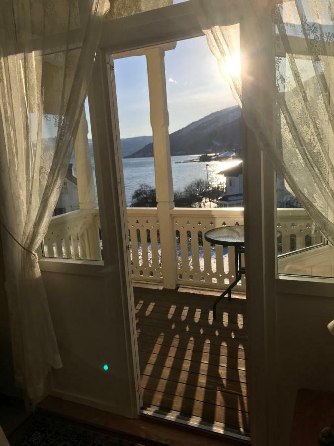 Villa Holmen Balestrand Exterior photo