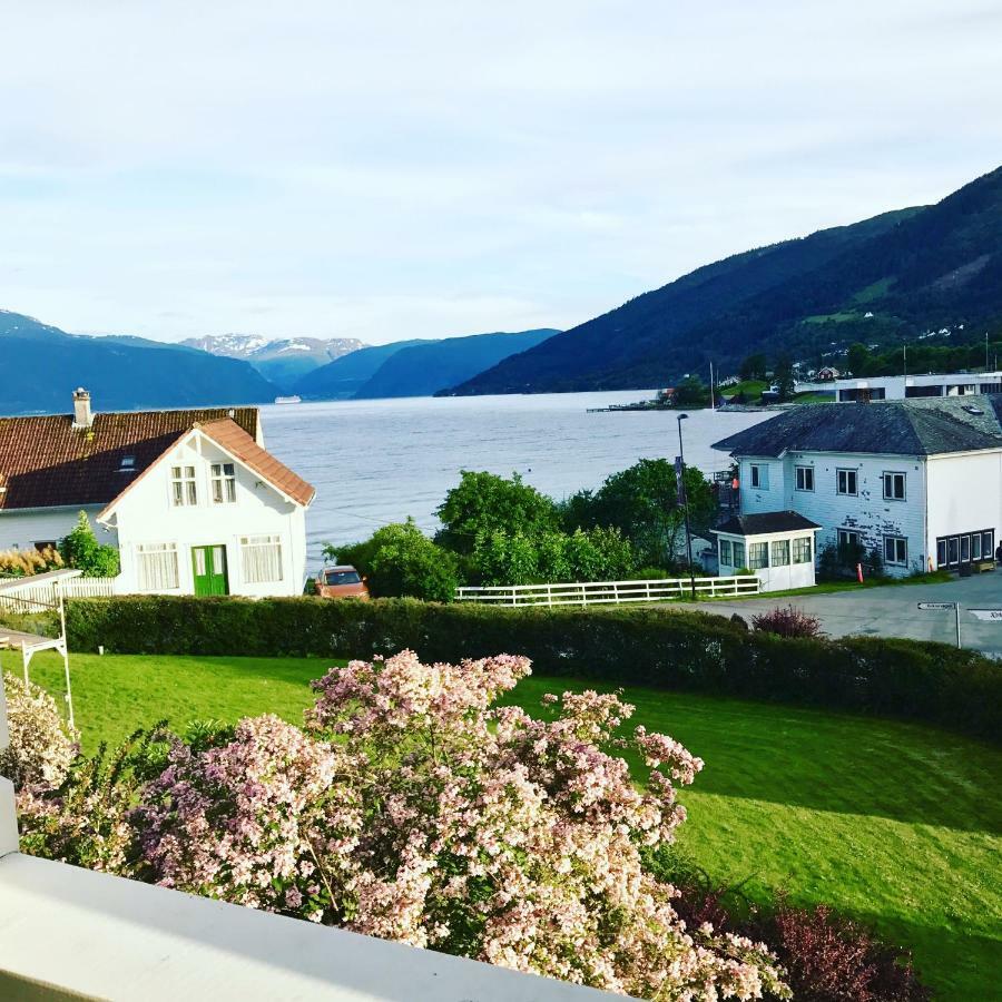 Villa Holmen Balestrand Exterior photo