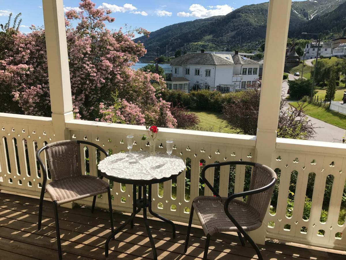 Villa Holmen Balestrand Exterior photo